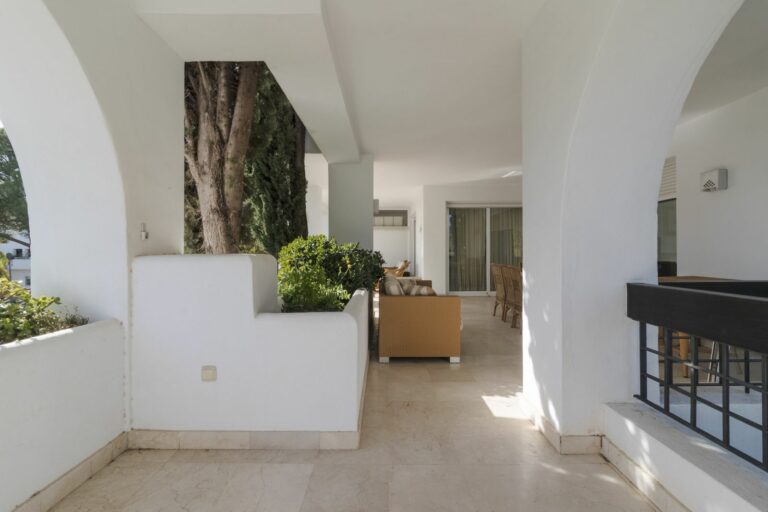 e0f7db29da66fb09db57e1479ac13beb - 16