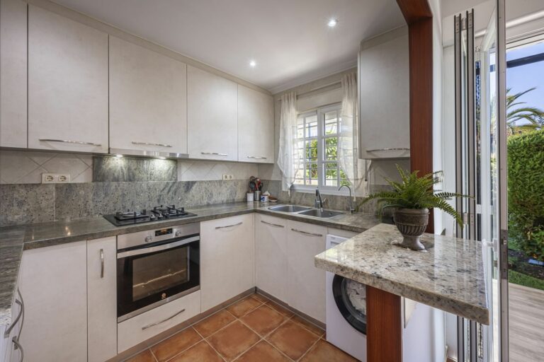 e41386521e8ac3f9a2bcf6771bb29840 - 11