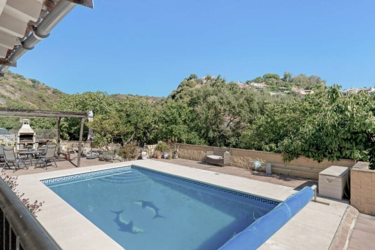 e435f7f1279a518729c69f015c04cd20 - 10