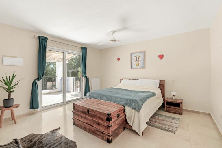 e435f7f1279a518729c69f015c04cd20 - 16