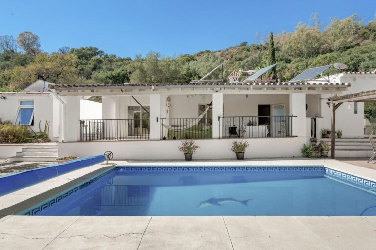 e435f7f1279a518729c69f015c04cd20 - 2