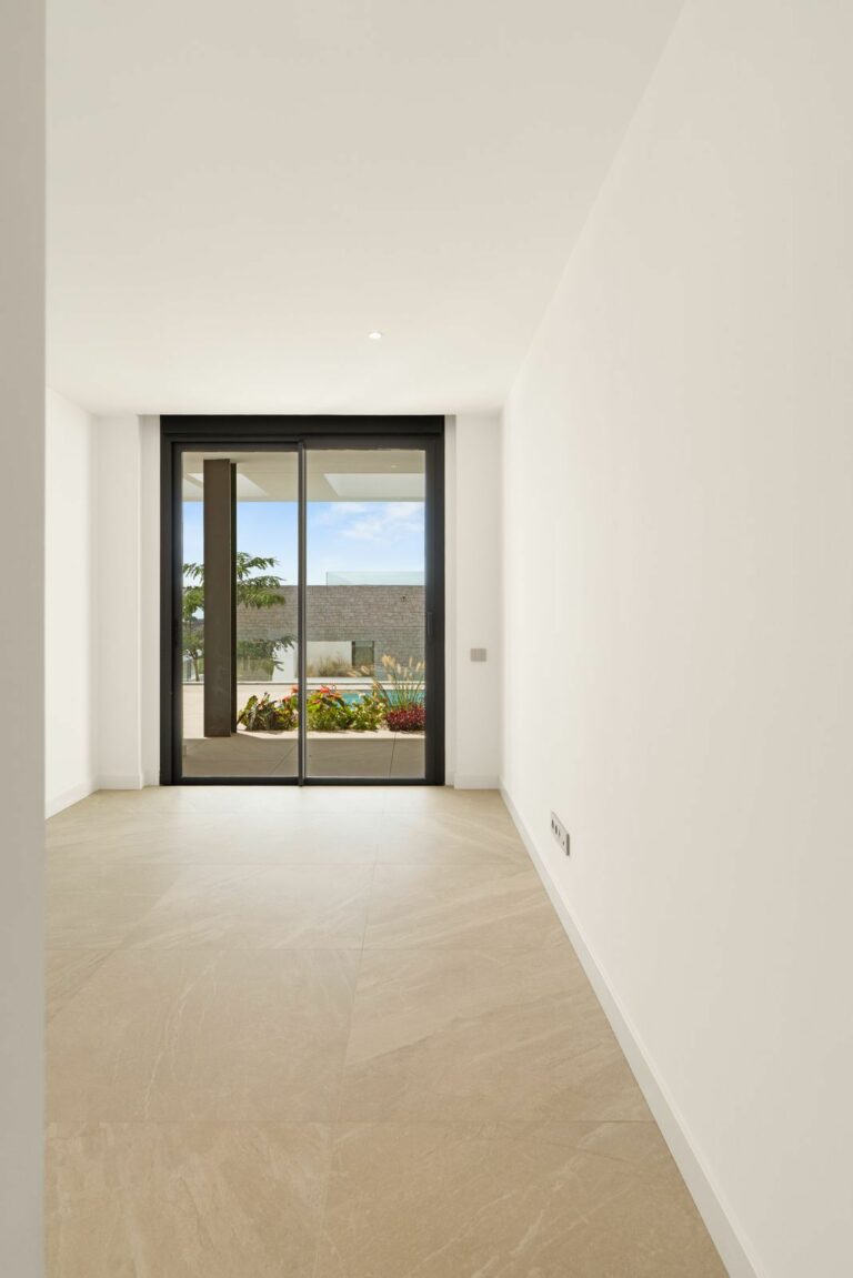 e736f4b099ba1cc928aa4f26da1f9b18 - 12