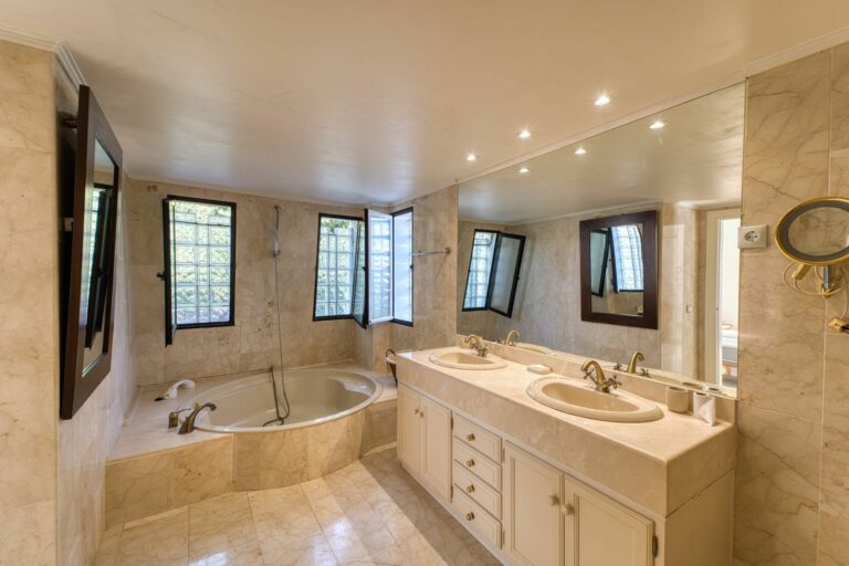 e9b8c30a1777b4b7e2a22b60cd6efb1f - 10