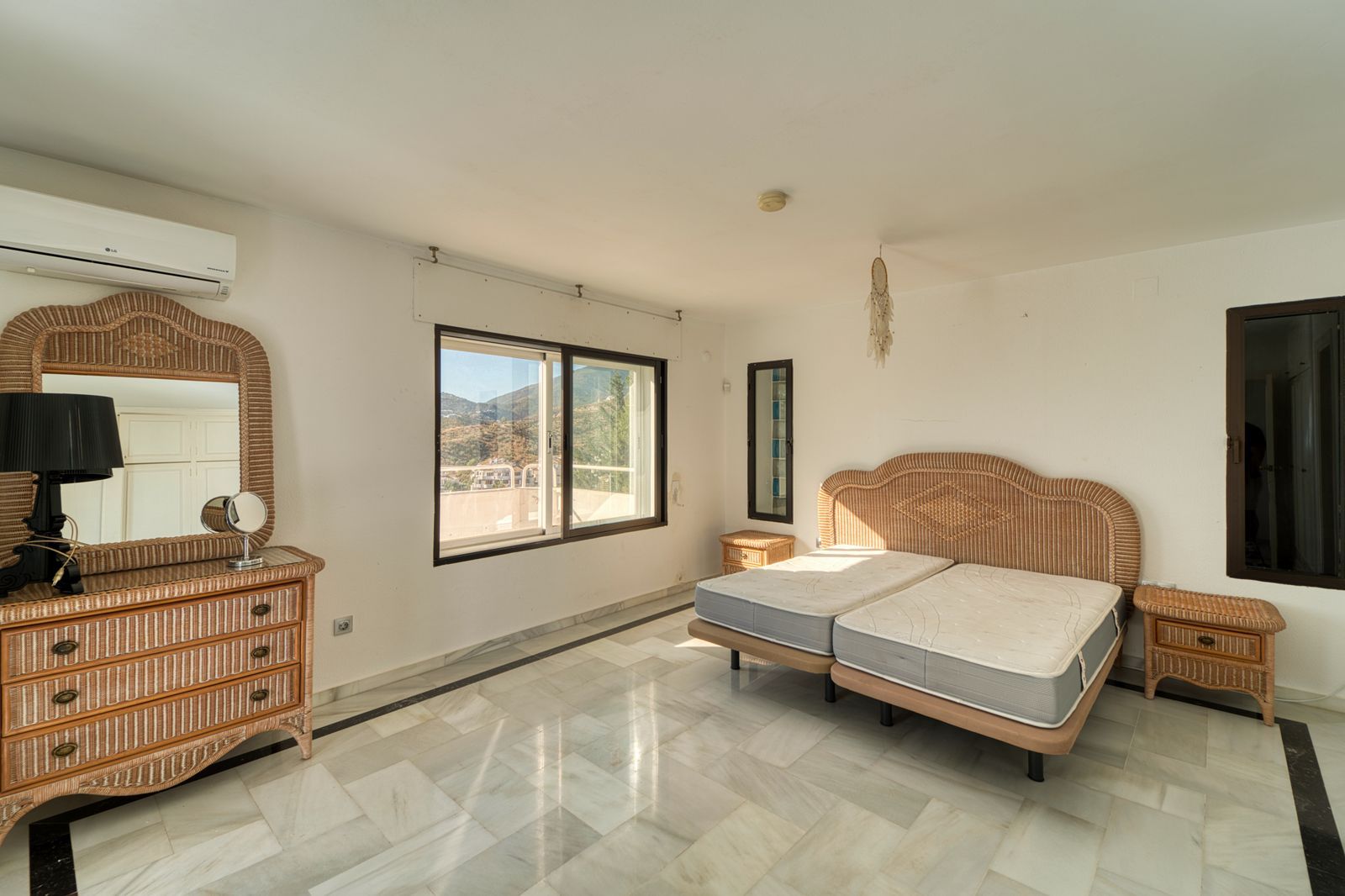 e9b8c30a1777b4b7e2a22b60cd6efb1f - 5