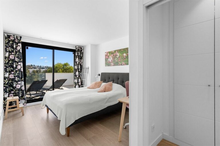 ead86ce7574e9cd52be01b5d806502db - 15