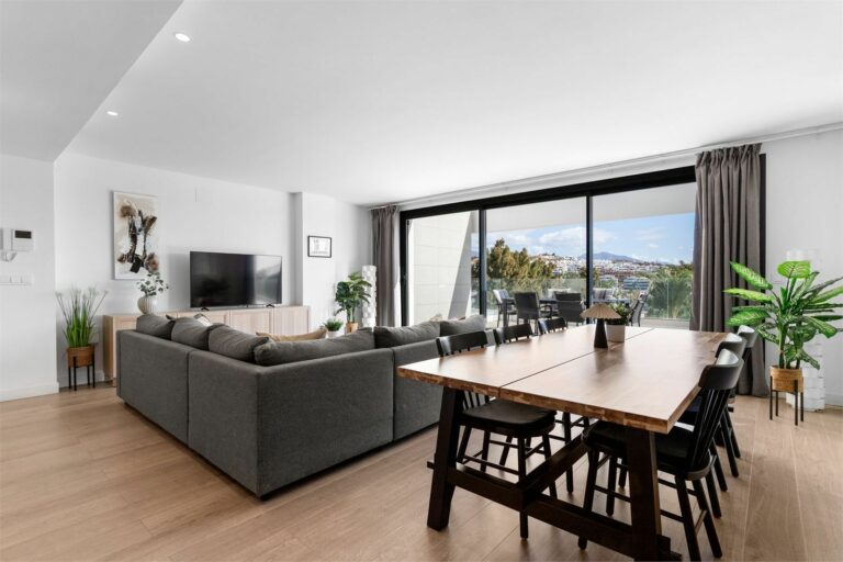 ead86ce7574e9cd52be01b5d806502db - 3