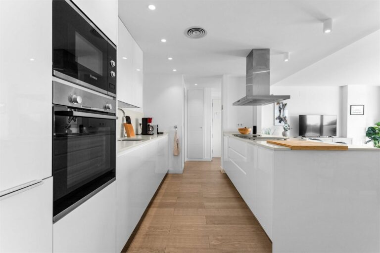 ead86ce7574e9cd52be01b5d806502db - 6