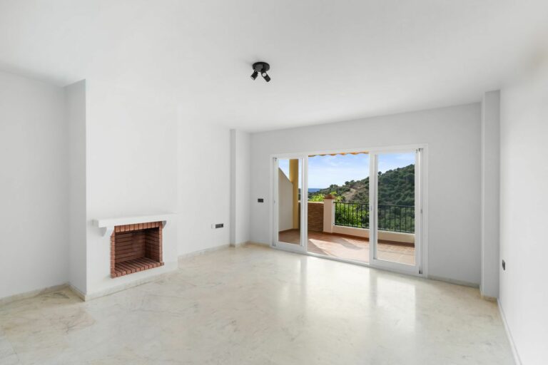 eb4a8cdb14199ee8f5a712f37693a641 - 2