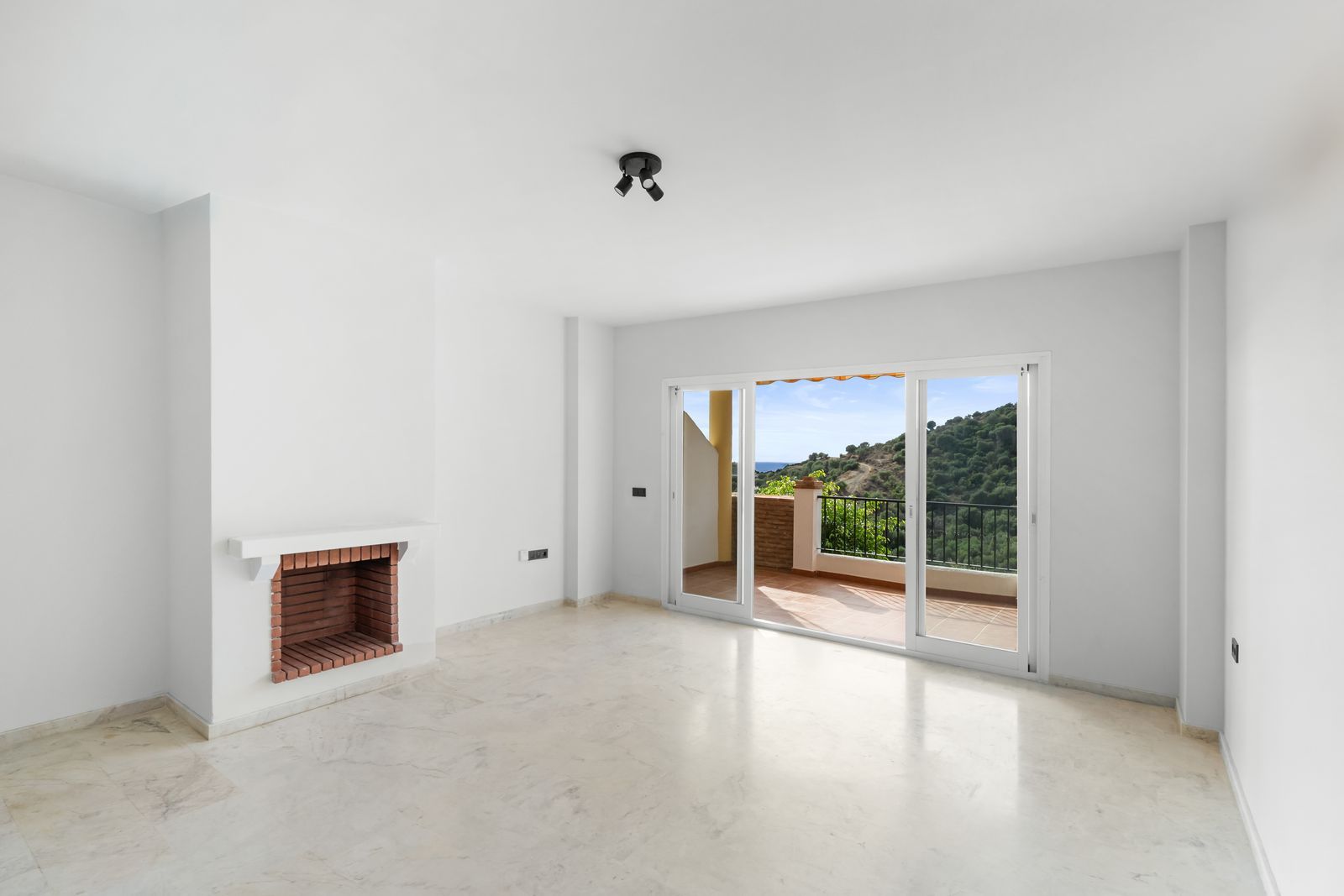 eb4a8cdb14199ee8f5a712f37693a641 - 2