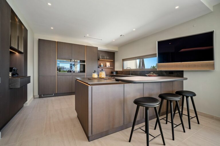 ebaaa2bf8d4f586af712f57a8ae4ded7 - 10