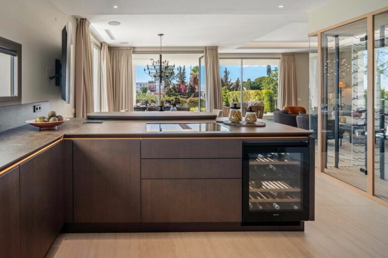 ebaaa2bf8d4f586af712f57a8ae4ded7 - 12