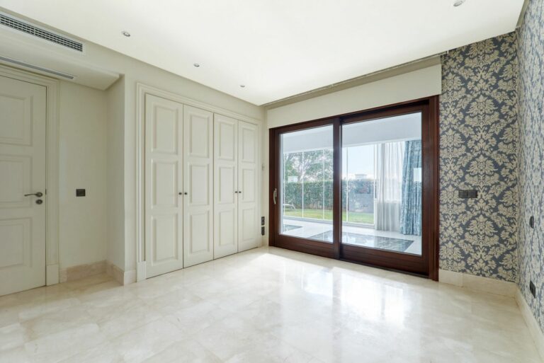 ebf979f6f5a1f87d574bc898fd84192a - 13