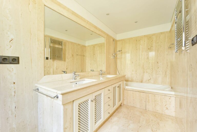 ebf979f6f5a1f87d574bc898fd84192a - 15