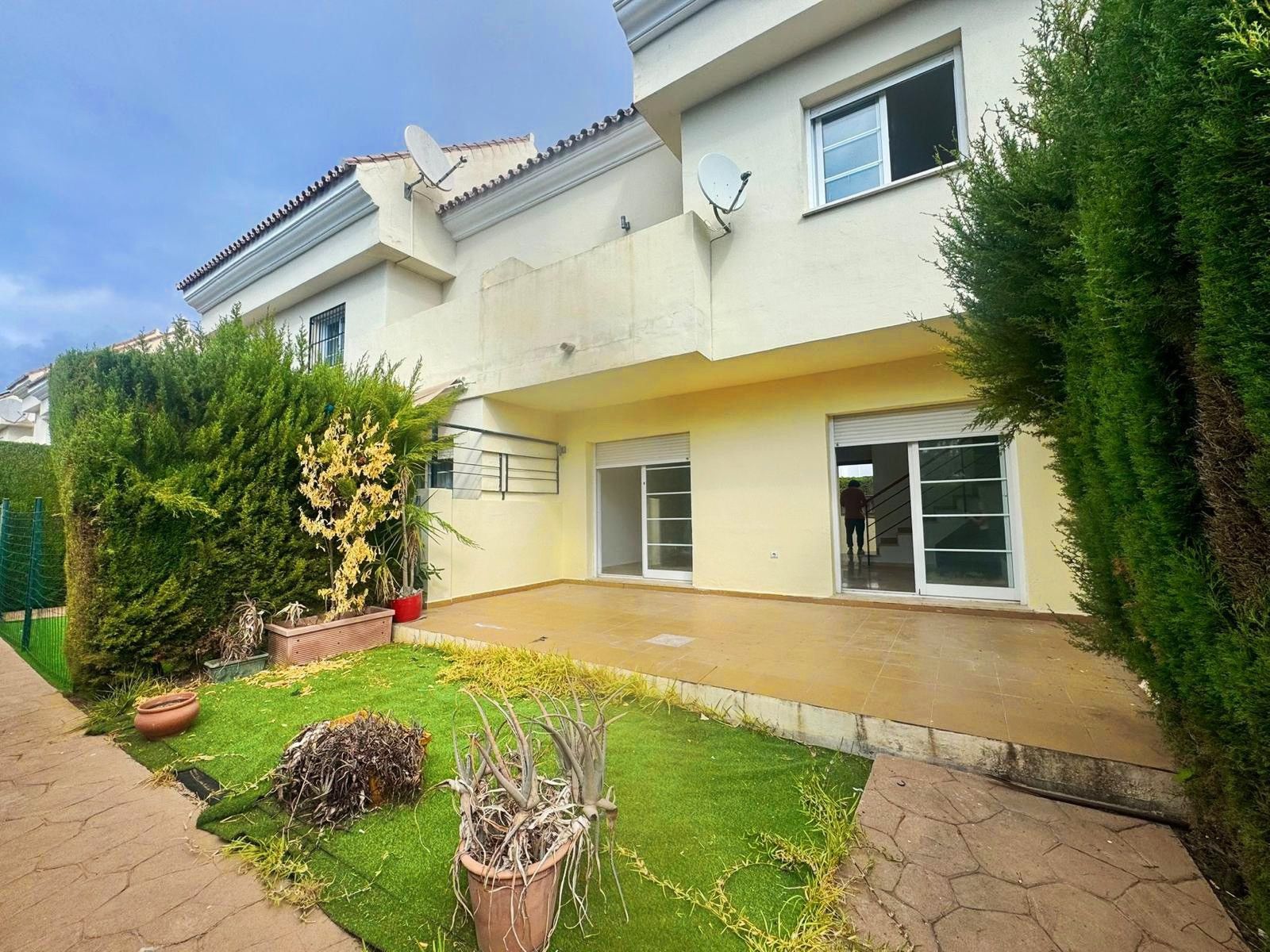 ed739c175384b64c04d12b72a2508c17 - 1