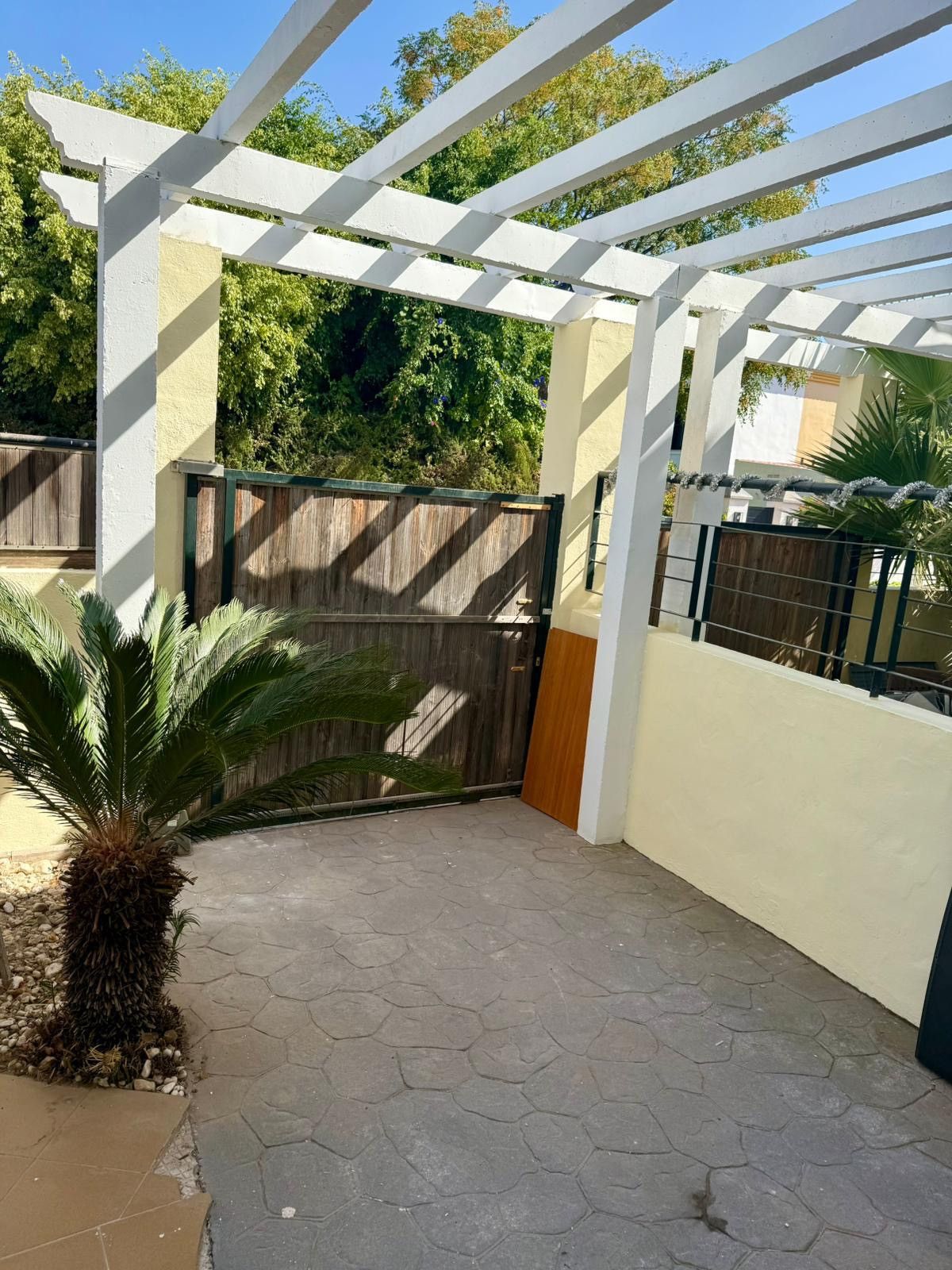 ed739c175384b64c04d12b72a2508c17 - 8