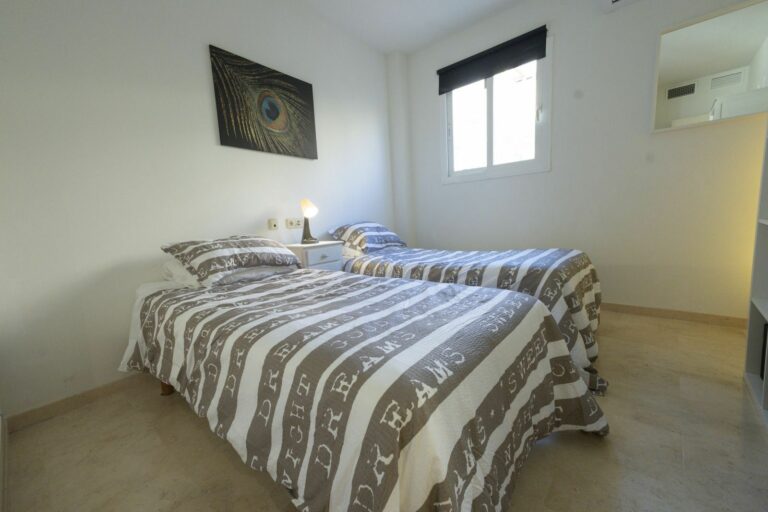 f2ed214f18346620560a5074709a4ec3 - 9