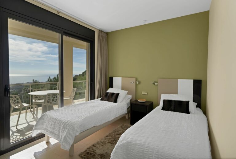 f8fc622445afd14e1c0e188f8f70b245 - 16