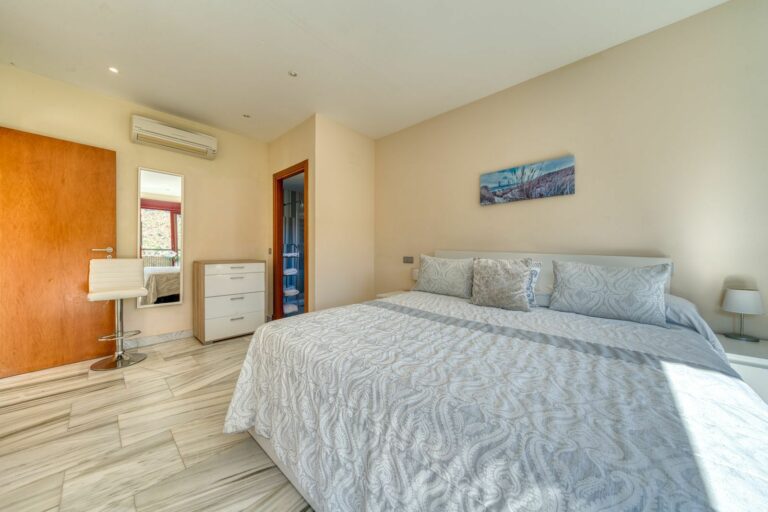 fab3ce47c0dc113916381fe9c5ea9c55 - 15