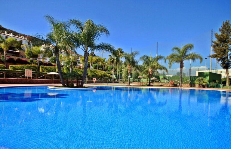 fb1c40e8dad6b81315c59e429c661c82 - 1