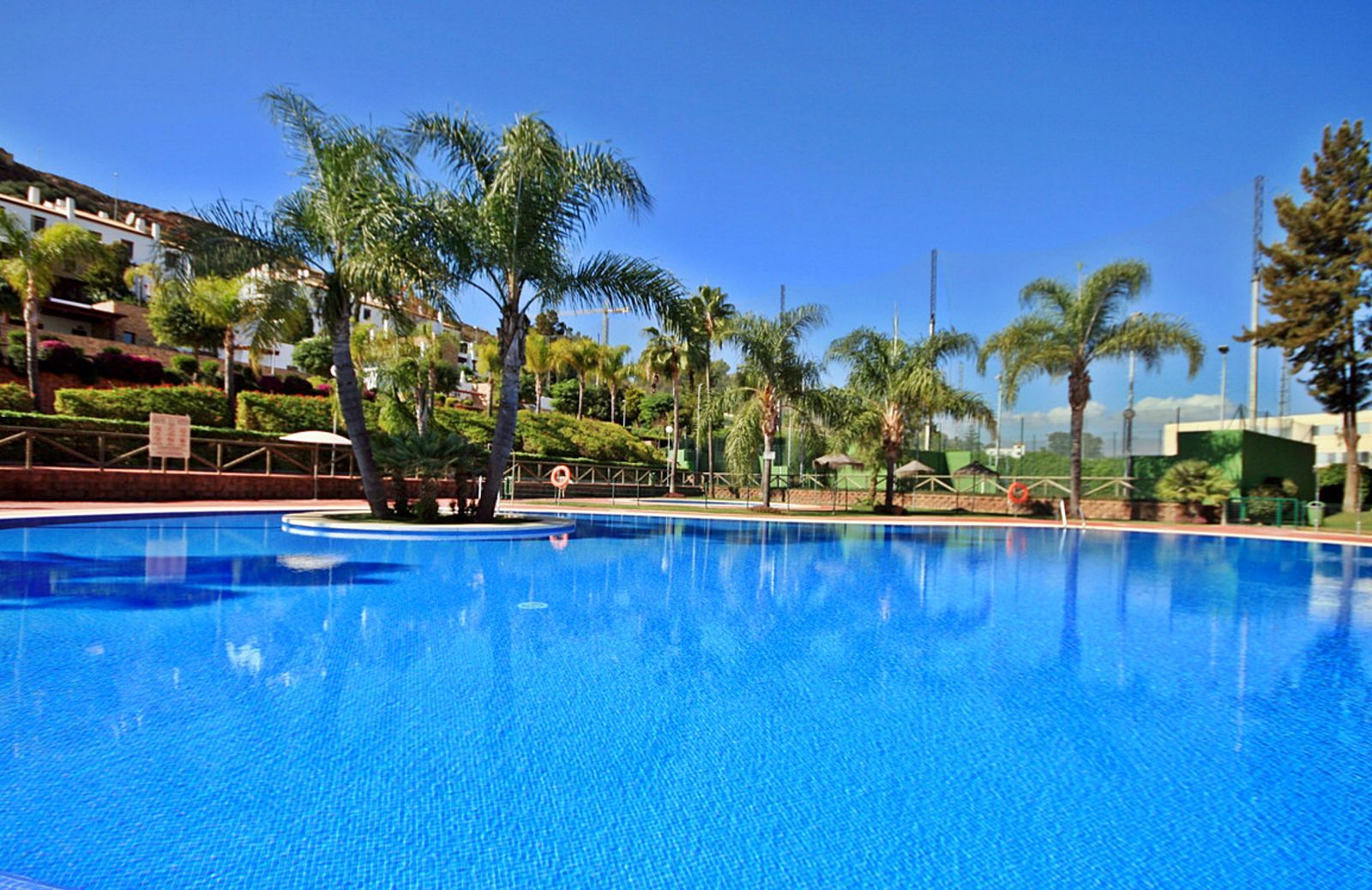 fb1c40e8dad6b81315c59e429c661c82 - 1