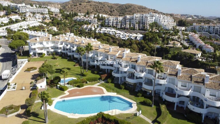 fd55e2589f7448a7f54e6e415d24f52f - 1