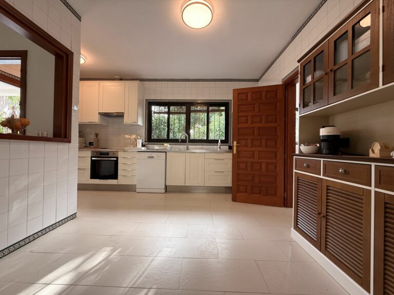 033491c7b4ff7aaed64ab5ffba498994 - 14