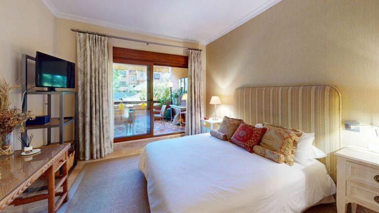 03c8ba064c9b8b65428d6ebc177aedf8 - 12