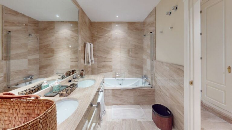 03c8ba064c9b8b65428d6ebc177aedf8 - 13