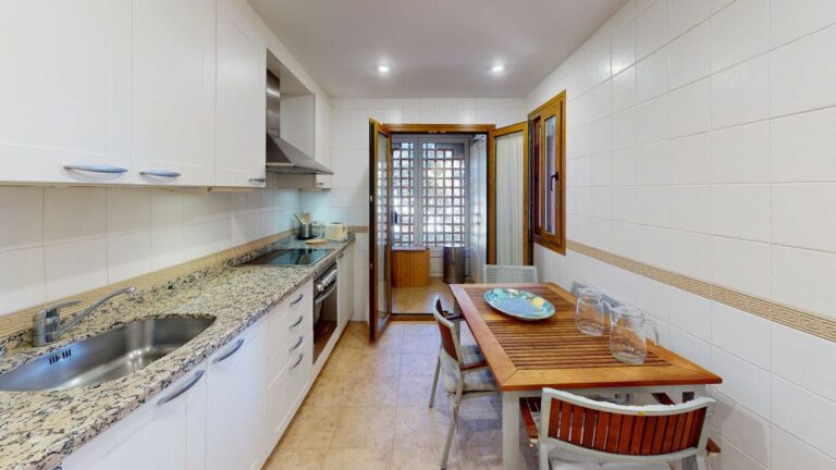 03c8ba064c9b8b65428d6ebc177aedf8 - 2