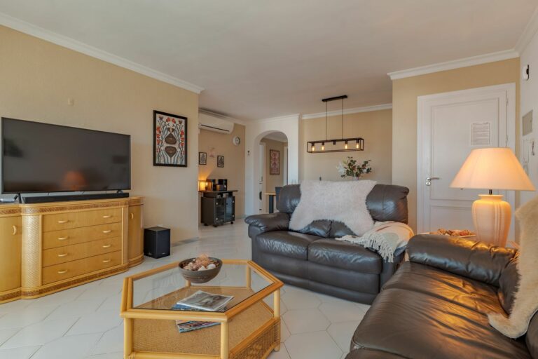 06b860de238aa46a828cee006a931295 - 6