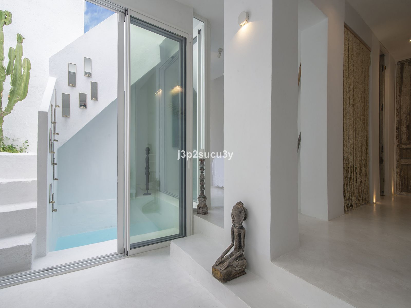 0737054d873e921d5b50d6c06fa72543 - 1