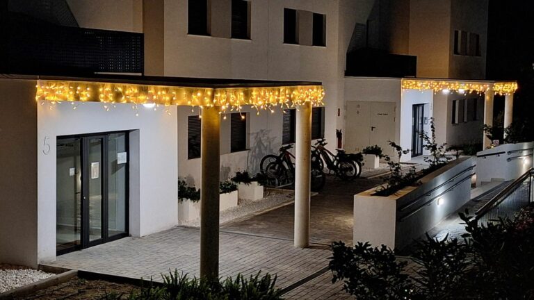 0930021e9bde0677794924bd0afdbce6 - 16