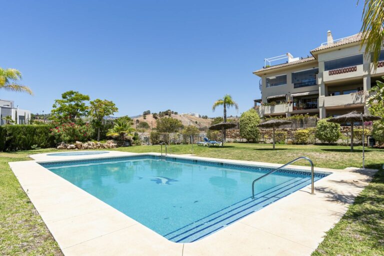 09deceaf77fedb3d1361f1ecce9d1ec6 - 1