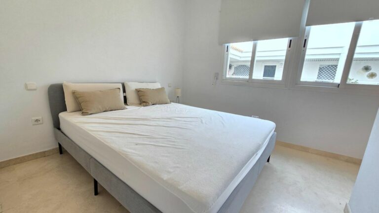 0b498426c25400302704e7c22d60da0a - 15