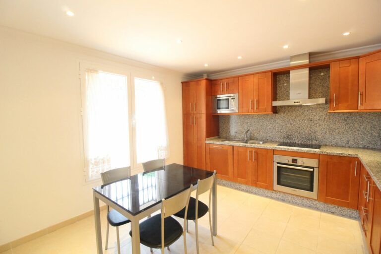 0c6d85edec484ea11dbf42a8fbe2393a - 12