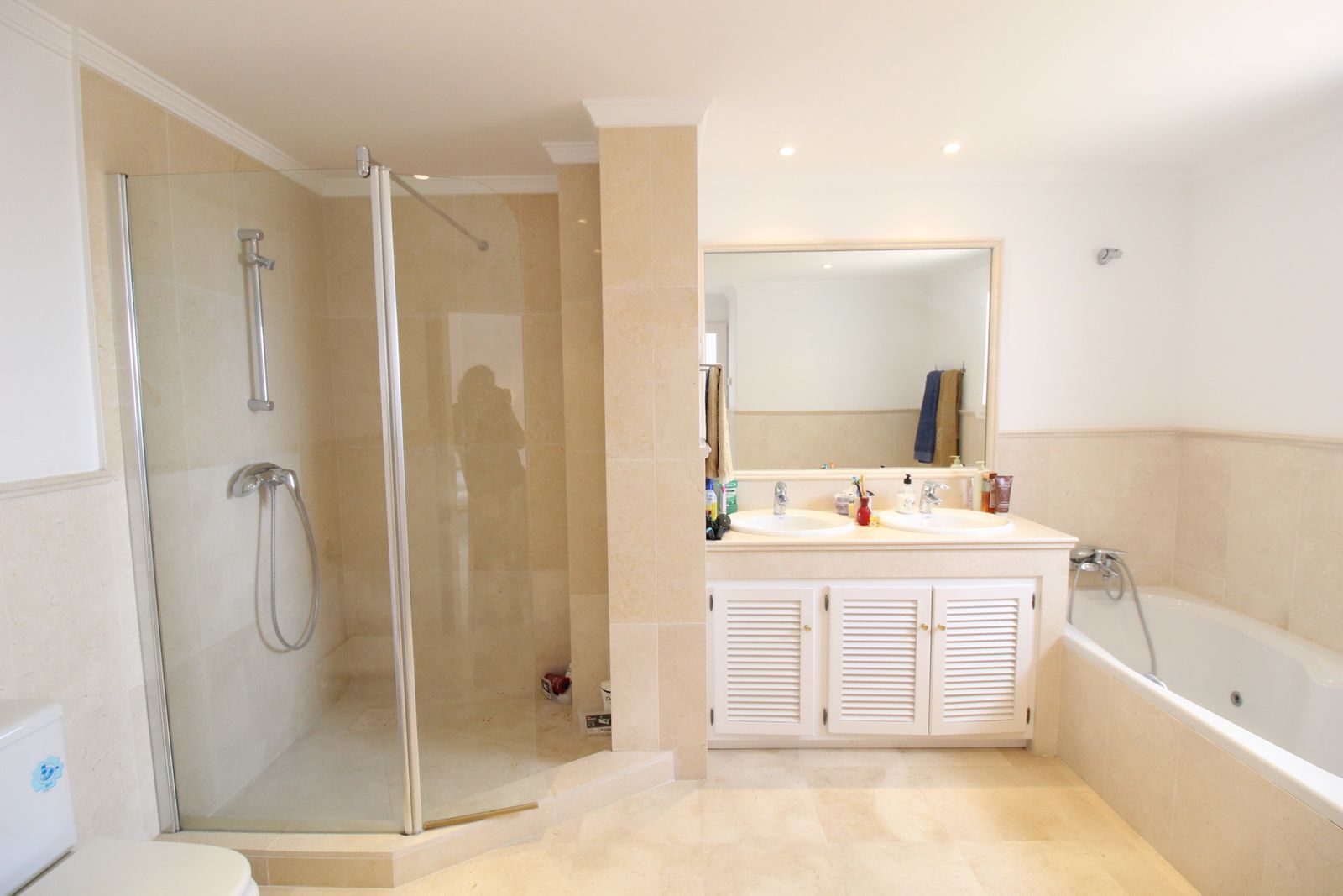 0c6d85edec484ea11dbf42a8fbe2393a - 14