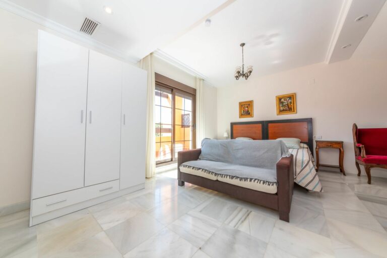 0cdcbdbe4a282db071d21d1e00ebd150 - 12