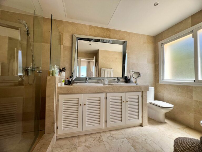 0d07be852c1c9863348ac90759caac37 - 12