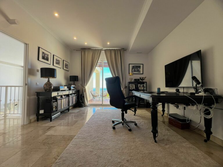 0d07be852c1c9863348ac90759caac37 - 5