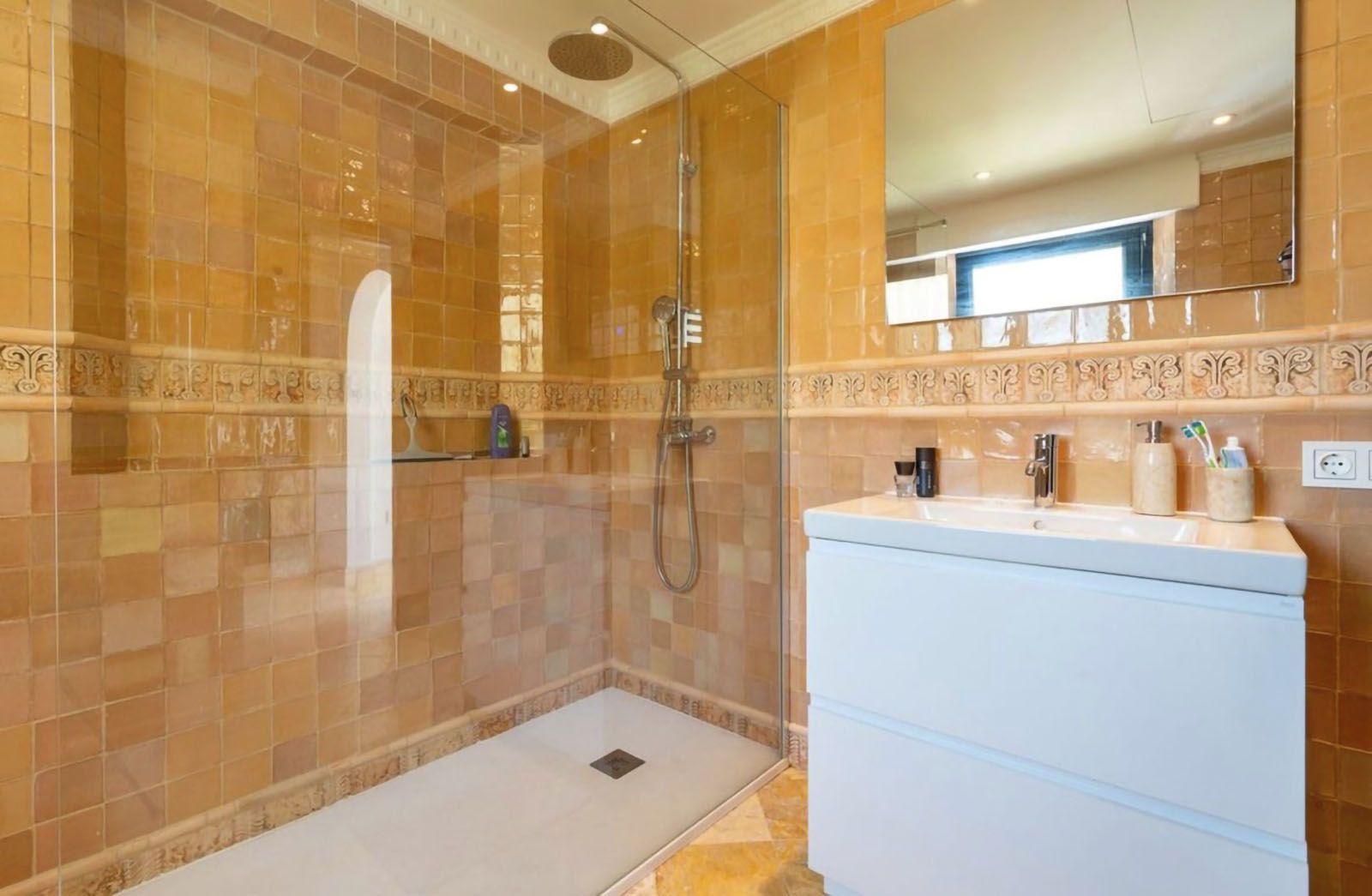 112b130396914924405356fc1f634719 - 15