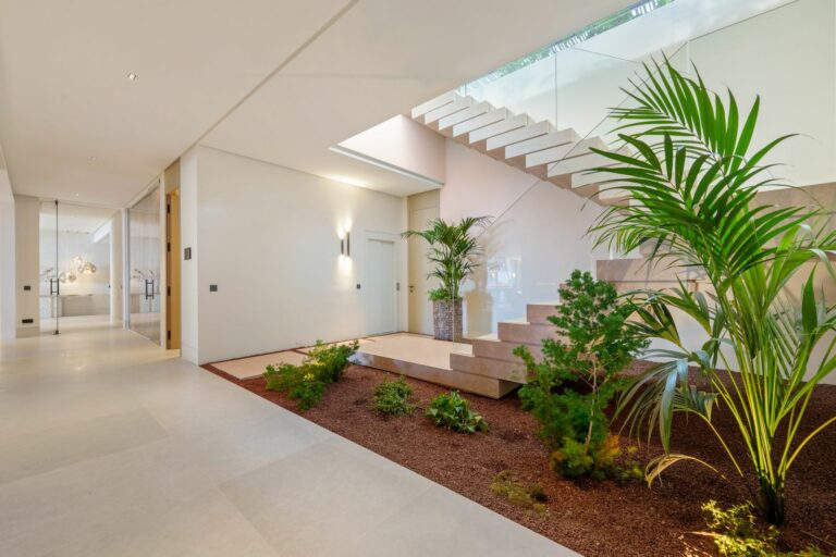 1151dcd864e97cb6cea565f88fbc00c8 - 12