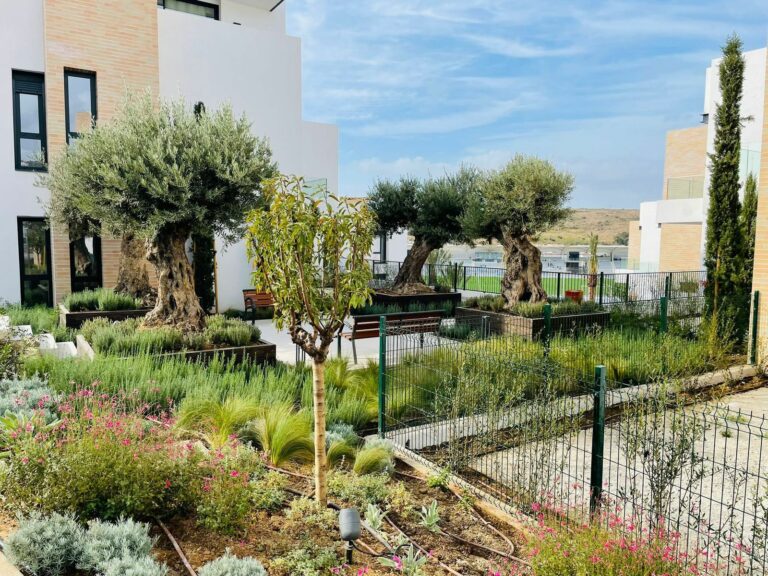 12c5d997925ab08bbb3742136eead10f - 16