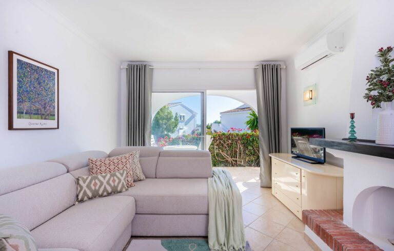 1b3a3a9177a48eee858f31c769e8645c - 1