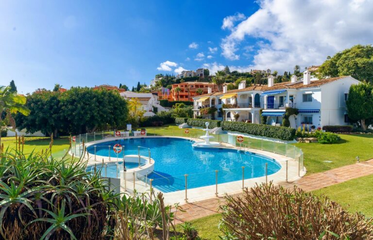 1b3a3a9177a48eee858f31c769e8645c - 12