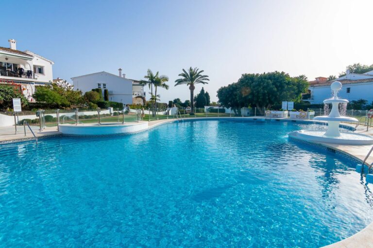 1b3a3a9177a48eee858f31c769e8645c - 13