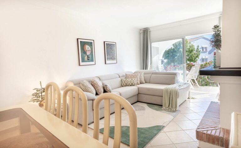 1b3a3a9177a48eee858f31c769e8645c - 8