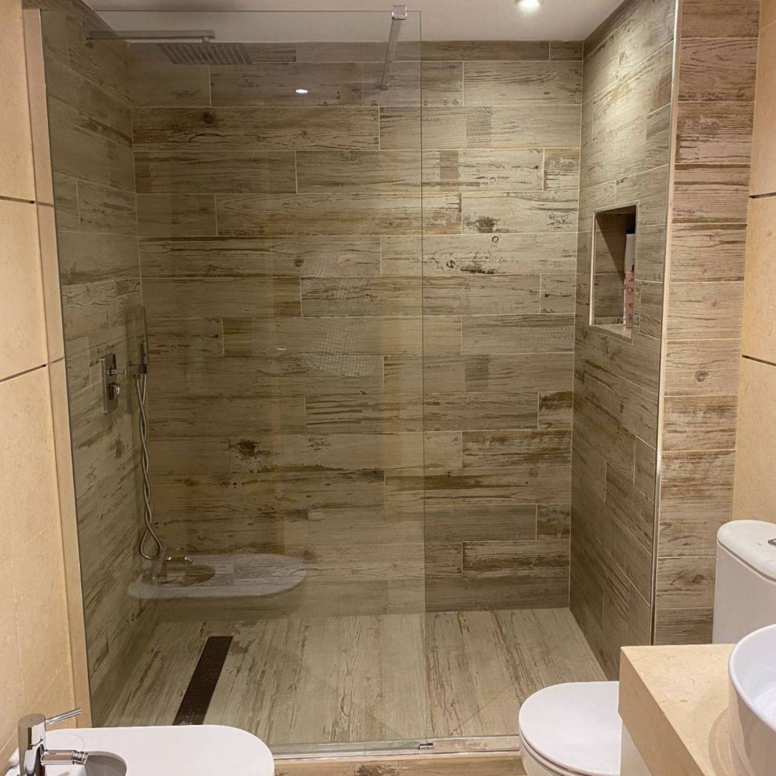 1b97e58fbc3e2020714b756edc4282f5 - 11