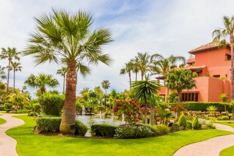 1ef2a603c5adaf71b1a467d4fb73ce44 - 12