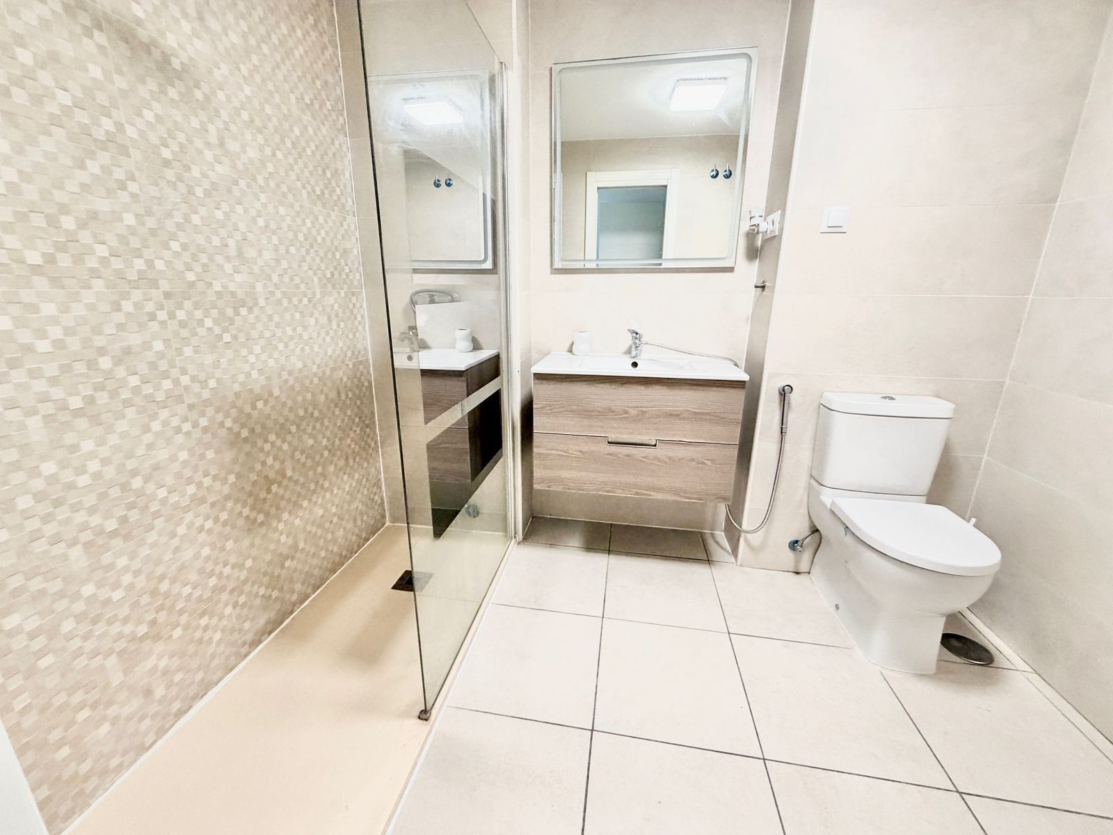 1fea943ec1f4a439a77425427f5ffc65 - 10