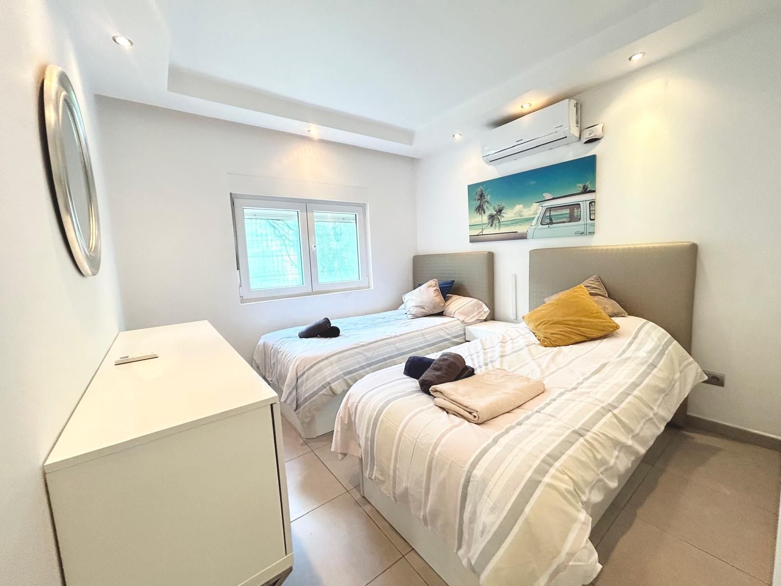 22c2b11e65ddbb7bc976c18607655388 - 15